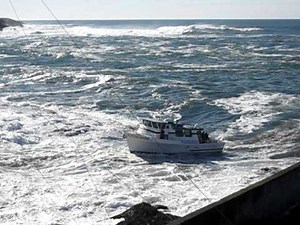 Depoe Bay OR, Endeavor crossing the bar