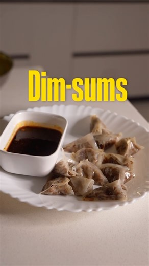 Aayush Grover | Online Fitness Coach on Instagram: "FULL RECIPE 👇 Homemade Veg Dim Sums, made easy! Here’s what you need to do: 1) In a food processor, finely chop ½ cabbage, 2 carrots, and ½ packet of mushrooms. 2) Finely chop 3 garlic cloves, 1 green chili, and 1 spring onion (both white and green parts) separately. 3) Heat a pan with a bit of oil and sauté the garlic and green chili until the garlic turns light golden. 4) Add the mushrooms first and cook until their water evaporates. 5) Add 