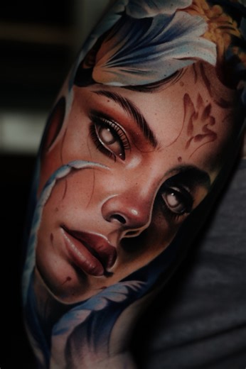 Début d’un tatouage bras complet! Réalisé sur 2 jours consécutif, environ 20 heures de Tattoo ✨! Un projet très précieux pour ma cliente que j’ai adoré réaliser 🥰🥰 | Jay Sampaguita