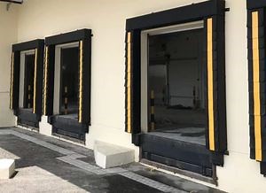 [Hot Item] Cold Chain Shipping Port Container Loading Bays Fixed Sponge Foam Cushion Pad Dock Door Seal Canopy Dock Shelter for Warehouse Equipment