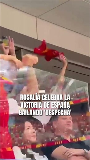 Rosalía baila junto a Penélope Cruz y Javier Bardem 'Despechá' tras la victoria de España