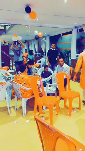 dirache lagn karayche ahe ..changli mulgi asel tar sanga 😊😂😍