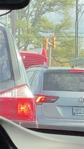 Electric bus ￼to shepperd west 84