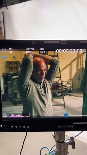 Exciting Bruce Willis Movie Shooting Scene in Cinama