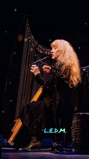 Loreena McKennitt (Morden, Manitoba, 17 de febrero de 1957).