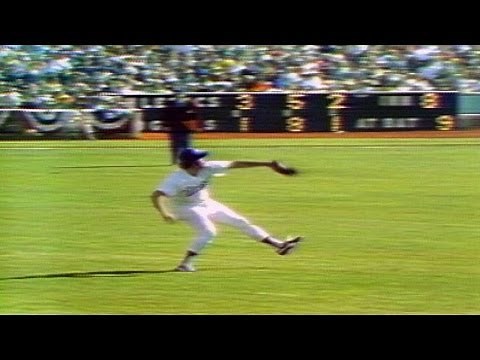 1974 WS Gm1: Ferguson throws out Bando at home