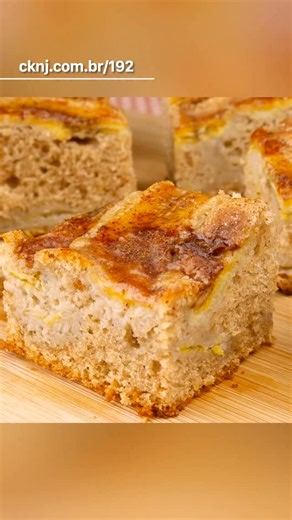 Como fazer Bolo de Banana de Liquidificador Pessoal esse vídeo está em formato reduzido (reels), caso queira conferir o vídeo completo com todas as dicas e detalhes acesse: http://cknj.com.br/192 #receitasimples #receitafacil #bolo #banana INGREDIENTES Bolo ovo (5 unidades) 180 mL de óleo (3/4 de xícara) 270 g de açúcar (1 xícara e 1/2) 300 g de farinha de trigo (2 xícaras e 1/2) 6 g de canela em pó (2 colheres de chá) 15 g de fermento (1 colher de sopa) banana madura (10 unidades) Cobertura 30 