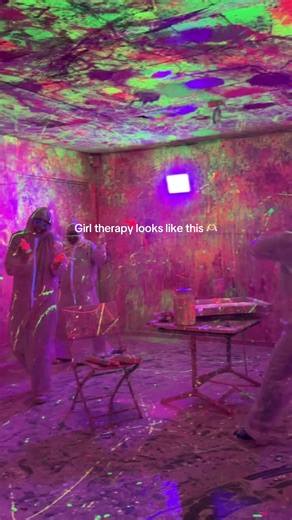 Neon Paint Adventure: A Girls' Night in Eindhoven