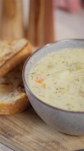 Marcus is cooking up an authentic Zupa Ogórkowa 🥣🇵🇱 A comforting Polish sour cucumber soup - if you’re a pickle lover, this one’s for you 🥒 Ingredients: Broth 1.5 L chicken stock (or vegetable stock) 2 medium carrots, diced 1 parsnip, diced (optional but traditional) ½ celery root (or 2 celery sticks), diced 1 medium onion, halved 2–3 potatoes, peeled & diced 2 bay leaves 5–6 allspice berries (ziele angielskie) Salt & pepper to taste Cucumber Part: 250–300 g ogórki kiszone (fermented sour cu