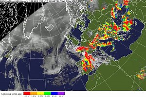 Animation showing #lightning strikes across #Europe in the last 24 hours. Parts of the UK could see some intense thunderstorms this afternoon and into tonight as an area of warm, very humid air is expected to move northwards across France into southern Britain. Localised torrential downpours are likely with the potential for 20 to 30 mm falling within an hour or so. A severe weather warning has been issued and you should keep up to date with the latest information at http://bit.ly/KKztCZ | Met O
