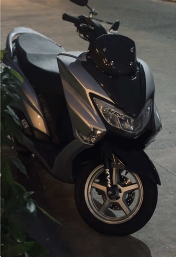 Exploring the Burgman Street 125: A Cleanlook Review