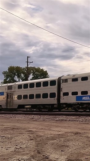 F59PHI Former Amtrak Surfliner Locomotive Pulling Metra Commuter Train Through Northbrook, IL
