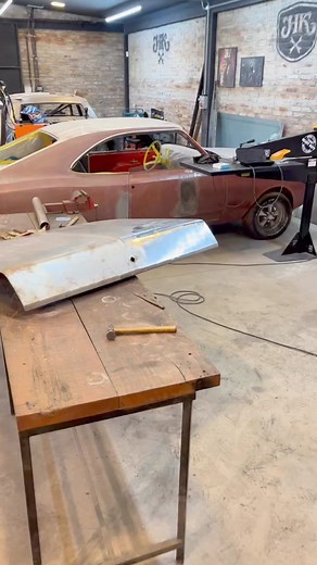 Remendo 1 da Tampa da Mala do Landau | Solda TIG-200AC/DC Megatec Brasil #billmetalwork #metalshaping #metalwork #metalworking #funilaria #restauração #restauracion #latoneria #funilariaartesanal #tigwelding #welding #weldlife | Bill Metal Work