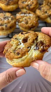 You’ll want the volume up for this one. 🔈 Flaky. Soft. Crispy. Sweet. Salty. This hits it all. 🍪 💬Follow and comment “RECIPE” to get this recipe (and my perfect CCC recipe) sent right to you! . . . . #cookie #cookies #chocolatechipcookies #pastry #puffpastry #pastryswirls #baking #chocolatechipcookiepastryswirl | The Home Chef Momma