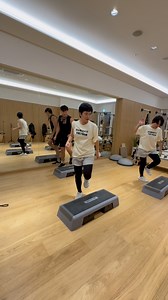 ✨Hai tiếng "làm nóng" chiều nay cho chuyến đi training Master Step tại Hàn Quốc của cô Leyna & cô Vicky. Có rất nhiều phương pháp đi từ dễ đến phiên bản sáng tạo mà từ một học viên chưa biết gì vẫn có thể đi từ những bước dễ đầu tiên. ✨Tiến trình dạy quan trọng hơn kết quả mà bạn nhìn thấy vì... STEPX là step excercise (tập thể dục với Bục) và have fun (tạo niềm vui). Cùng theo dõi hành trình của 2 cô nhé! #StepX #MasterStepTraining #DanceFITVietnamGroupX | UZI DUO Leyna & Vicky