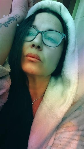 💜 #yo #morena #sinmas #leftoutsidealone #anastasia