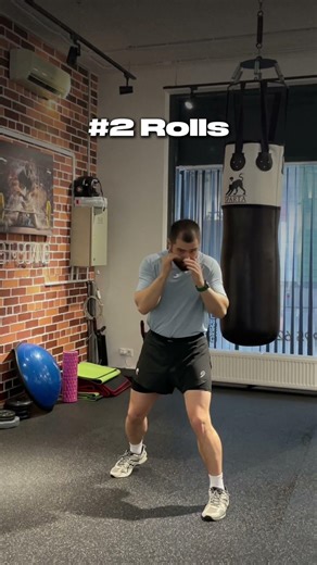 4 boxing defense moves: slip, roll, pull back, slip + pivot 🥊#boxingtraining #defense