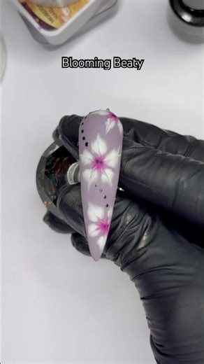 Soft Floral 💅 White Bloom Design🧚🏻‍♀️ #nailart #nails #naildesign #shorts #fyp