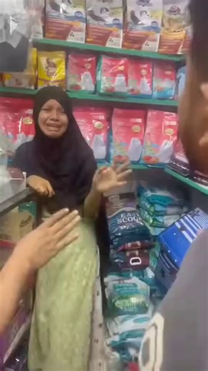 RT @Intl_Relations0: 🔴A Hindu grocery store owner in India allegedly assaulted a young Muslim girl after she took a 5-rupee candy without p…