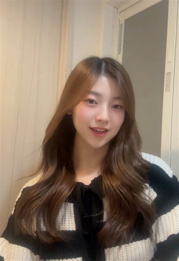 Unmasking the Poker Face in Music Videos