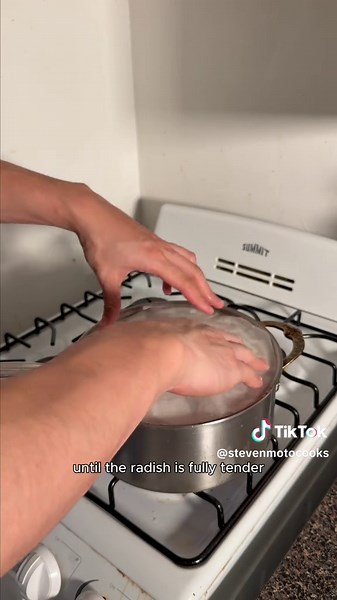 Delicious Pork and Daikon Radish Soup Recipe for Any Season