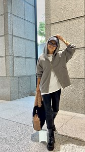 まだ今年の秋冬アイテムちょっとしか着れてない🤣 てか、断捨離真っ最中‼️ とにかく「ピン」とくるものだけを厳選する‼️ 頭と心の整理のためにも〜〜 という訳で、レギンスパンツ以外は 今季のものは入ってません！😆 でも全部好きなモノ❤️ Tシャツ @aberei511 （販売中） カシミヤパーカー @sevenrooms__ レギパン @elendeek （商品名FAUX LEATHER LEGGINGS) ブーツ @zara バッグ @lemonplet.japan.official キャップ @aberei511 メガネ @aberei511 #キャップコーデ #好きなものを着る #シンプルコーデ #モノトーンコーデ #50代コーデ #ハイトーンボブ #断捨離中 | Reiko Abe