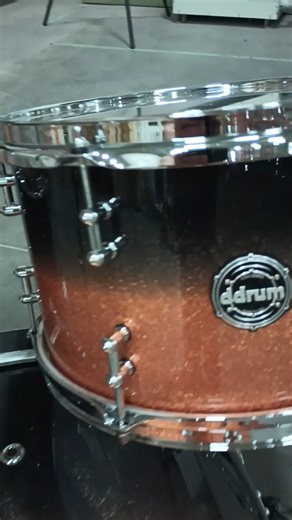 This all-maple shell kit is built for tonal power and stage presence, featuring a black-to-orange sparkle fade finish and premium hardware. Crafted for @adam.zemanek.1986 of @officialshamansharvest , each drum delivers exceptional punch, warmth, and clarity, perfect for both studio and live performance. Kit Configuration: 🟠⚫ 7x12 Rack Tom 🟠⚫ 8x13 Rack Tom 🟠⚫ 16x16 Floor Tom 🟠⚫ 16x18 Floor Tom 🟠⚫ 20x22 Bass Drum ⚫⚫ 6.5x14 Prototype Brass Snare #poweredbyddrum #custom #artistkit #ShamansHarve