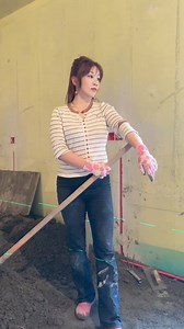 54K views · 3.2K reactions | Everyone is working hard in different positions and fighting for their own values. No matter what industry you are in, as long as you love it, you will definitely do well in it 樂樂樂. #fbreels #reelsfbシ #reels #facebook #reelsfb #viralreels #trendingreels #facebookreels #construction #walldecor #reels #marble #Bricks #trend | Ginni The Painter | Facebook