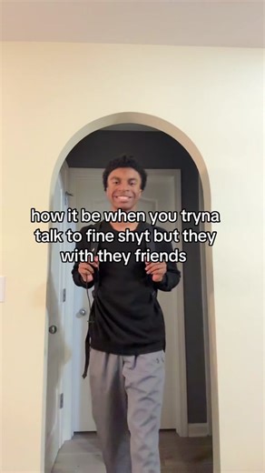 Navigating Conversations in Social Settings