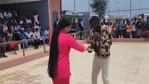 1.7K views · 71 reactions | #MOXICO ACONTECE! #CANGAMBA É A BANDA! Administrador Municipal de CANGAMBA Quintas Sempieca em grande estilo, durante o acto Provincial do 4 de Fevereiro Presidido pelo Governador Ernesto Muangala. CANGAMBA já mais será o mesmo. #Cangamba #Viva a cultura nacional! #Moxico, eu acredito! | Governo Provincial do Moxico | Facebook