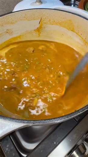 Stew Pigeon & Pigtail in coconut milk. This recipe is a must have let’s start the cooking. 1 lb green pigeon peas 1 ripen tomato 2 brined pigtail cut up 1/2 cup coconut milk 1 tbls tomato paste Green herbs Pork Flavor Base Vege : carrot, pumpkin, celery, onion , green chilly, garlic & ginger #pigeonpeasrecipe #stewpeas #peas&pigtail | Jenny’s Wok