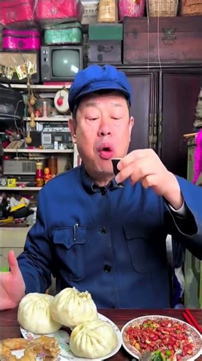 A satisfying Chinese man eating yummy fried frog | 一个身材矮小的中国男人津津有味地吃着美味的炸青蛙 #mukbang#asmr #3