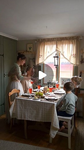 Ann-Sofie Garcia on Instagram: "Lördagar har blivit en stund med ro hemma hos oss. Vi pysslar, äter och bara umgås med varandra. Vad brukar ni göra? Ha en underbar lördag ❤️"