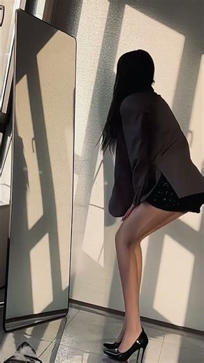 Lovin’ this oversized blazer with a sparkly mini skirt—such a fun chic cute mix Just feelin’ so sty