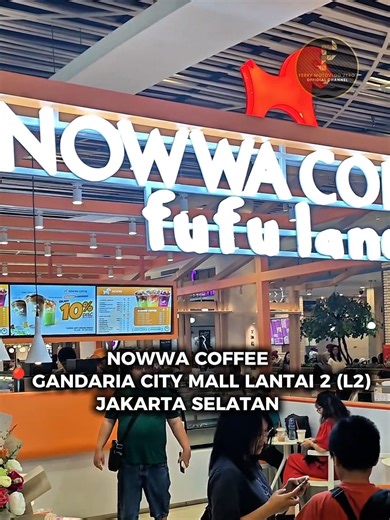 Brand kopi asal China dengan 10.000 outlet worldwide ini resmi hadir di Gandaria City Mall — dan langsung bawa konsep unik yang beda dari kopi kebanyakan. Kenalin: Vitamin Coffee. Perpaduan iced americano real fruit juice, ✨ no sugar ✨ low calories ✨ fresh banget Cocok buat kamu yang hobi ngopi tapi lagi ngurangin gula. Dan ini bukan kopi sembarangan. Biji kopi Nowwa diimpor dari 4 negara premium: 🇧🇷 Brazil 🇨🇴 Colombia 🇪🇹 Ethiopia 🇨🇳 Yunnan Fun fact: Nowwa Coffee Beans berhasil menang II