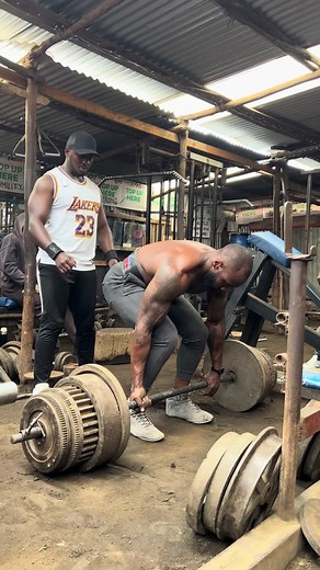 Simeon Panda 661 lb Deadlift Reps Without Straps