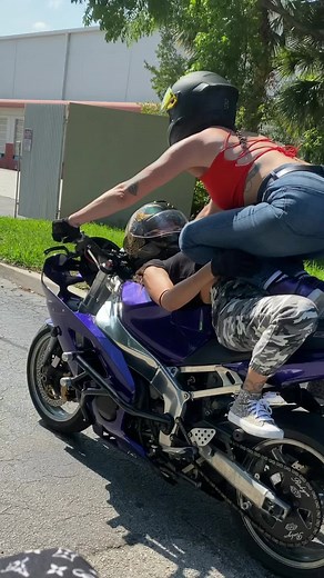 Come check this. 🥵♥️ #girlpower #girls #stunt #motorcycle | Robyn Stunts