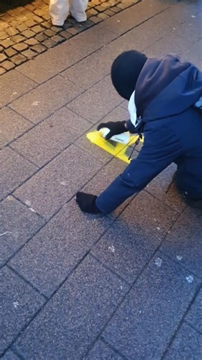 Vi er glade for for nyheden om, at dyremishandlingen i Jeppe Bloch Nielsens dyrefabrikker nu alligevel kan komme med i TV 2’s dokumentar, “Hvem passer på grisene?”, og at Jeppe med alt sit piveri formentlig kun har givet sagen endnu mere opmærksomhed, end den ellers ville have fået. Boykot dyremishandling og bliv veganer! Kæmp for dyrene, som du ville ønske, andre kæmpede for dig, hvis du var i deres sted. 💚🐷 | Vegan Activism Denmark