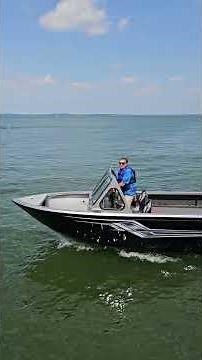 Crestliner 2050 Commander Running Video