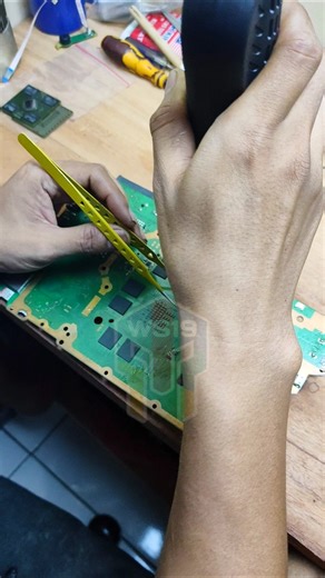 Removing the PS4 Slim RAM (GDDR5) #ps4ram #gddr5 #ram #ps4repair #soldeeing #welding