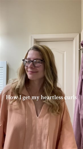 Long awaited heartless curl tutorial!! I’ve been doing this for so long— it truly is a tried and true method. Makes getting ready a breeze and the curls hold all day!! @Kitsch #hestlesscurlstutorial #heatlesscurlsovernight #heatlesshairstyles #hairtutorial