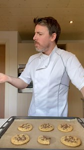 Ho Ho Ho! Where’s the cookies me aul flowers? 🎅🏻🤷🏻‍♂️😮 Yeah Santa’s going to be looking for his cookies soon so give these a go with the kids folks! They taste lovely. Santy actually left us a note last year. He said they were Savage 👌🏻😋 Recipe in Grams 100g of Butter 100g of soft light Brown sugar 100g of White granulater sugar 1 Egg 1 tsp of vanilla extract 175g of plain flour 1/2 tsp of bicarbonate of soda 1 tbsp of cornstarch 200g of chocolate chips Recipe in Cups (approximates) 1 st