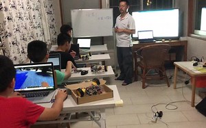 Arduino 机器人编程入门 11 调试Arduino小车 by MakerStudio