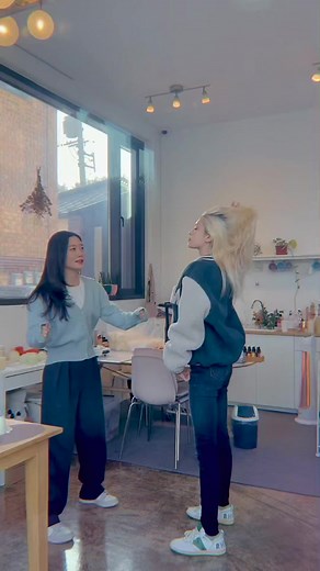 JEON SOMI X CHAEYEON#XOXOCHALLENGE언니 옆에선 더 끼부리고싶어~~ 😝 오랜만에 만나서 넘 좋아따 💙#JEONSOMI #전소미 #CHAEYEON #정채연#JEONSOMI_XOXO