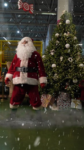 ❄2025 წელი მალე დასრულდება და თუ ჯერ კიდევ არ ყოფილხარ ჩვენთან და თან ასეთ საახალწლო, ჯადოსნურ გარემოში, მაშინ ახლა ნამდვილად საუკეთესო დროა🤩 👉რატომ? იმიტომ რომ ეს ის პერიოდია, როდესაც შეძლებ შეხვდე სანტას🎅, გაუზიარო შენი სურვილები, მიზნები და ეს ყველაფერი ნამდვილად აგისრულდება😍 გარდა სანტასთან შეხვედრისა, ჩვენთან დაგხვდება: 👉საახალწლო პროგრამები 👉წამყვანი 👉დიჯეი 👉ბატუტების დიდი არჩევანი 👉მრავალფეროვანი ლაბირითები 👉გეიმ ზონა 👉უგემრიელესი კერძებით სავსე კაფე 👉ანიმაციური და სუპერ გმირე