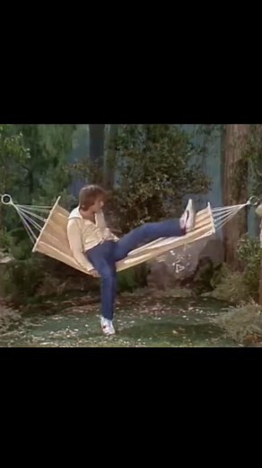 Three’s Company (1977-1984) One of the best scenes ever by John Ritter who was a physical comedy genius #80s #threescompany #ilovethe80s #oldschool #genxkid #jacktripper