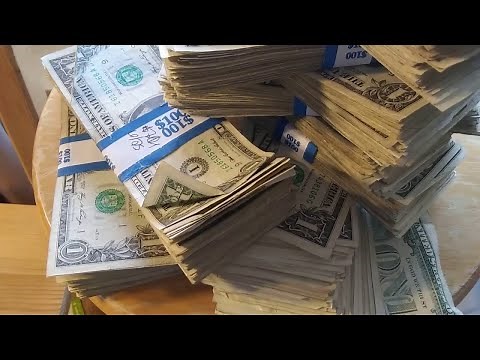 Stacking up $1,000 in one dollar bills