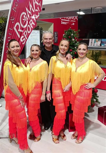 Passione, ritmo e tanto lavoro di squadra 💃🔥 Il nostro gruppo di Latin Sincro è sceso in pista portando energia, precisione ed emozione in una competizione che ci ha fatto crescere e sognare ancora di più. Orgogliosi di ogni passo, di ogni sorriso e di ogni battito condiviso ❤️ Avanti così, insieme, verso nuovi traguardi! ✨ #latinsincro #danzelatinoamericane #samba #chachacha #rumba