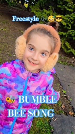 Bumble bee fly song 🎵 I was in shock 😅 some cool freestyle from my daughter 😎 #fypシ #bumblebee #rap