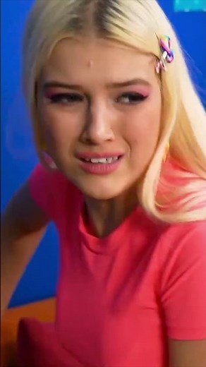 Ohh.. EVERYONE LAUGHED! 100 LAYERS LEGGINGS CHALLENGE! #Shorts